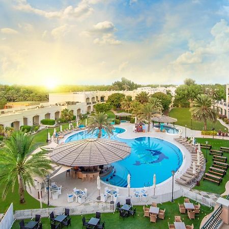 Al Ain Rotana Otel Dış mekan fotoğraf The pool at the resort