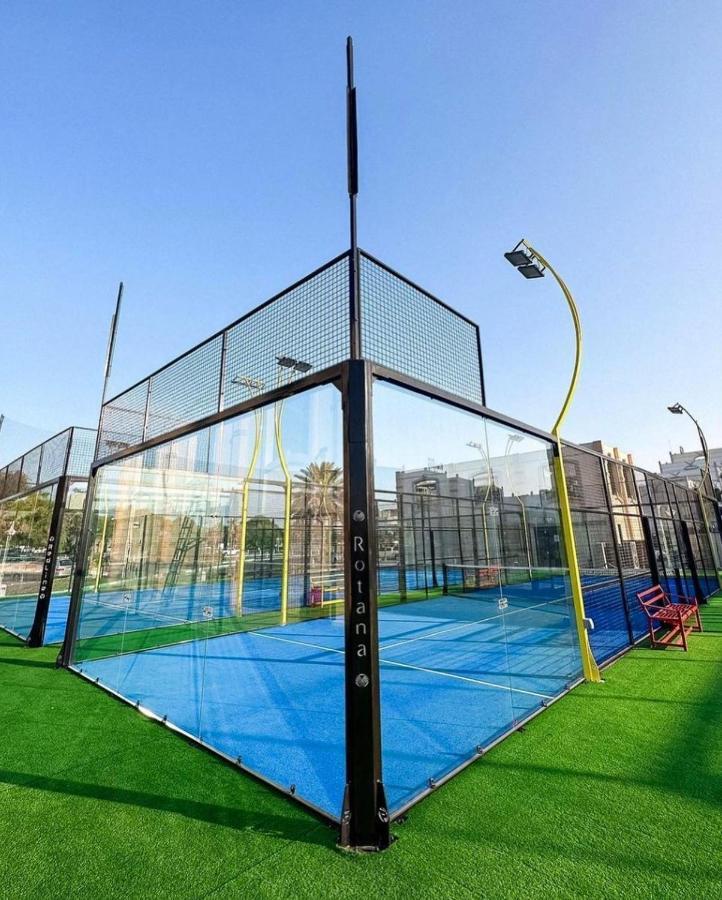 Al Ain Rotana Otel Dış mekan fotoğraf A paddle tennis court
