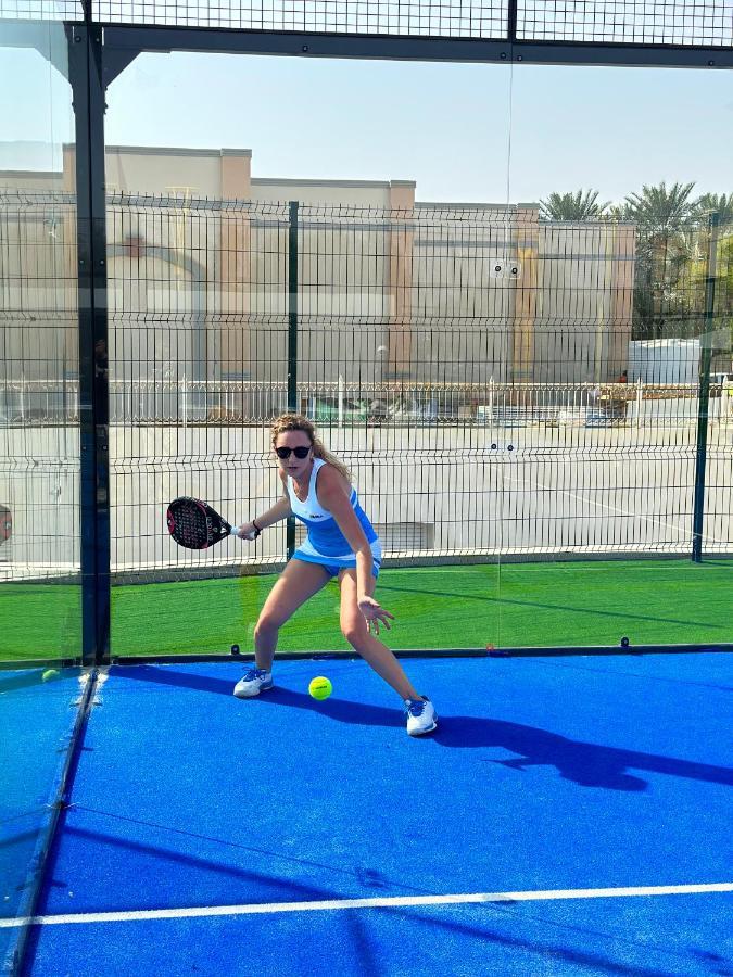 Al Ain Rotana Otel Dış mekan fotoğraf A player in action