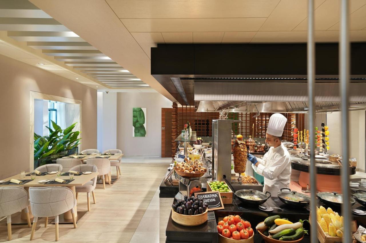 Al Ain Rotana Otel Dış mekan fotoğraf The restaurant