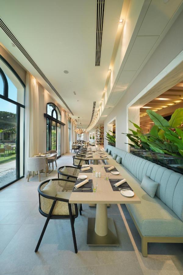Al Ain Rotana Otel Dış mekan fotoğraf The restaurant