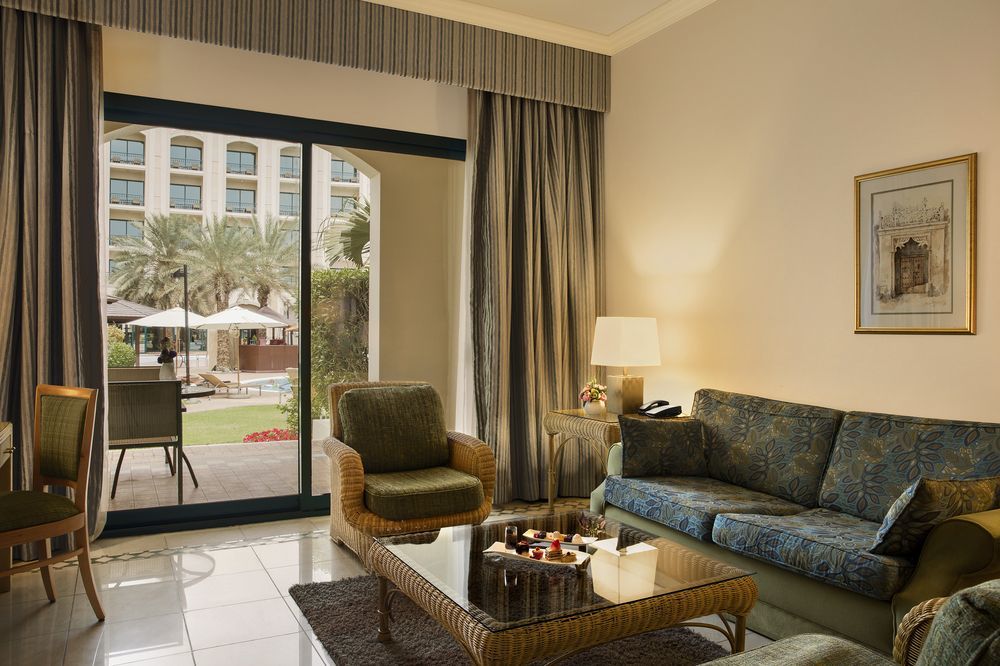 Al Ain Rotana Otel Dış mekan fotoğraf Living room