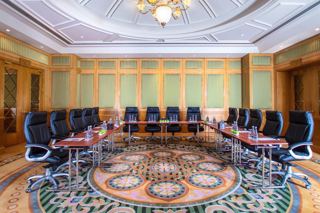 Al Ain Rotana Otel Dış mekan fotoğraf Meeting room
