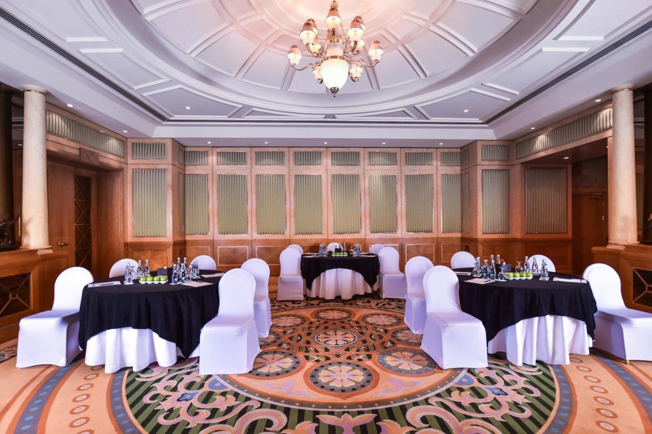 Al Ain Rotana Otel Dış mekan fotoğraf Meeting room